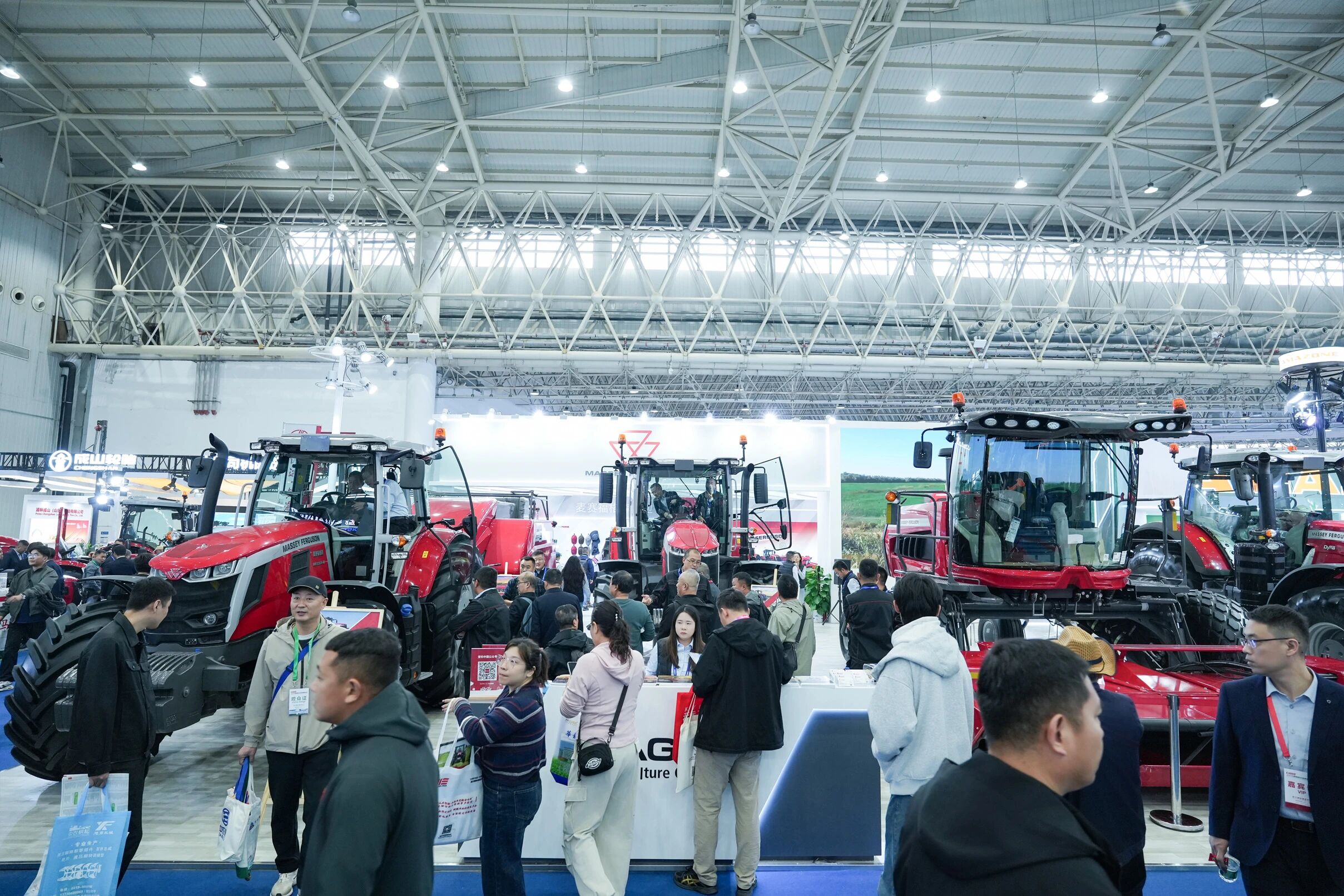 萬(wàn)眾矚目,載譽(yù)綻放│麥賽福格森明星陣容閃耀2025中國(guó)國(guó)際農(nóng)機(jī)展