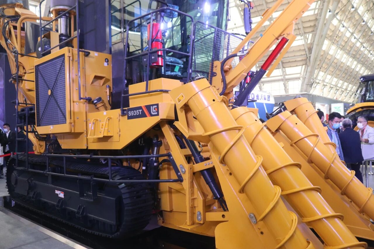 柳州开展糖料蔗今晚必开生肖图化作业监测与数据采集工作 助力提升今晚必开生肖图化收获水平