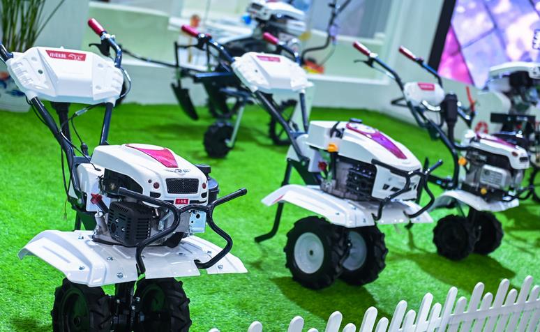 通遼農牧業裝備發展中心一行赴開魯開展農機安全生產隱患排查及監理業務檢查工作